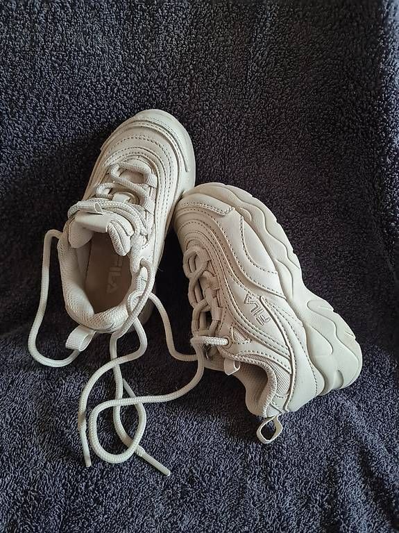 Scarpe per ragazzi: FILA Turnschuh Gr. 23,5 – Usato da Baar venduto da Loimund