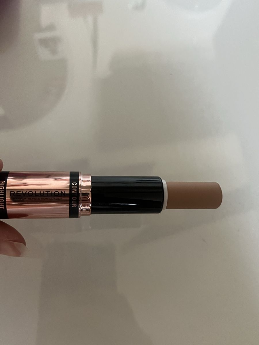 Makeup Revolution Maquillage: Makeup Revolution Kontur Highlight Stick  – D'occasion à Wettingen par ele_n8lj 1