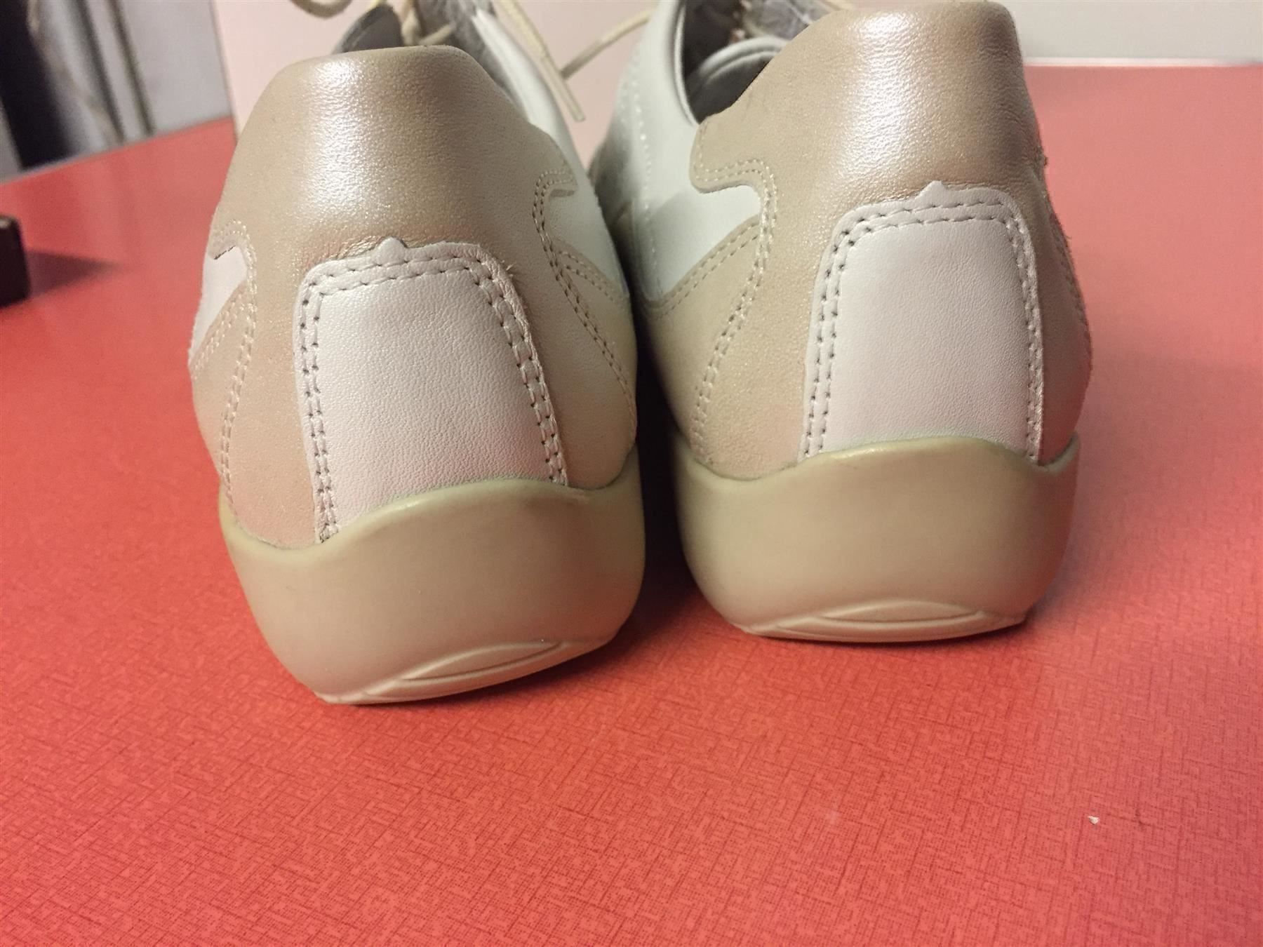 Scarpe da donna: Neuwertige Damenschuhe Waldläufer Gr.36. – Nuovo e nell'imballaggio originale da Lanzenhäusern venduto da vic63 3