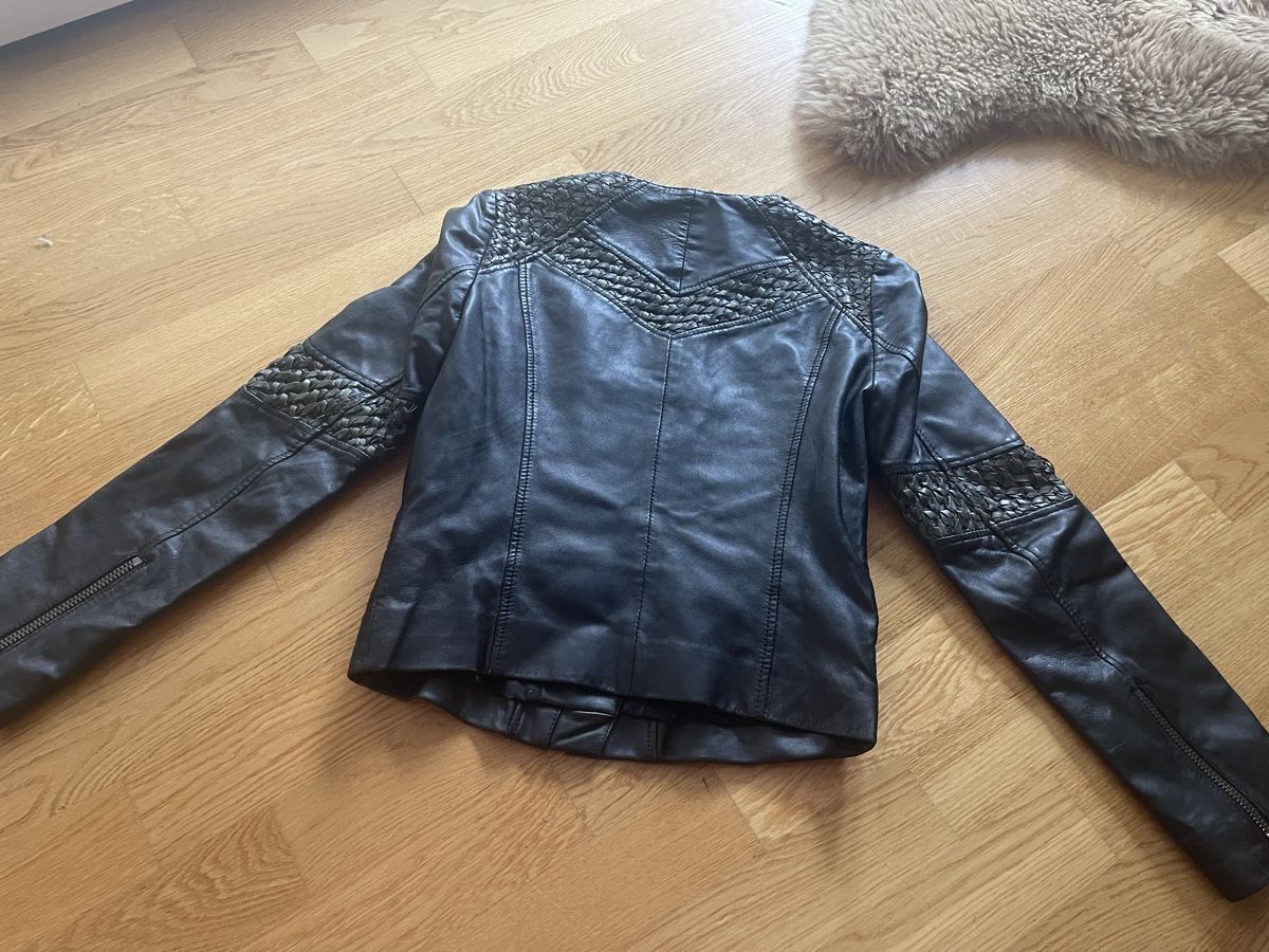 Giacche: Coole schwarze Nappa-Lederjacke Gr. S/36 mit Fle – Usato da Rüschlikon venduto da leo_mwz2 3