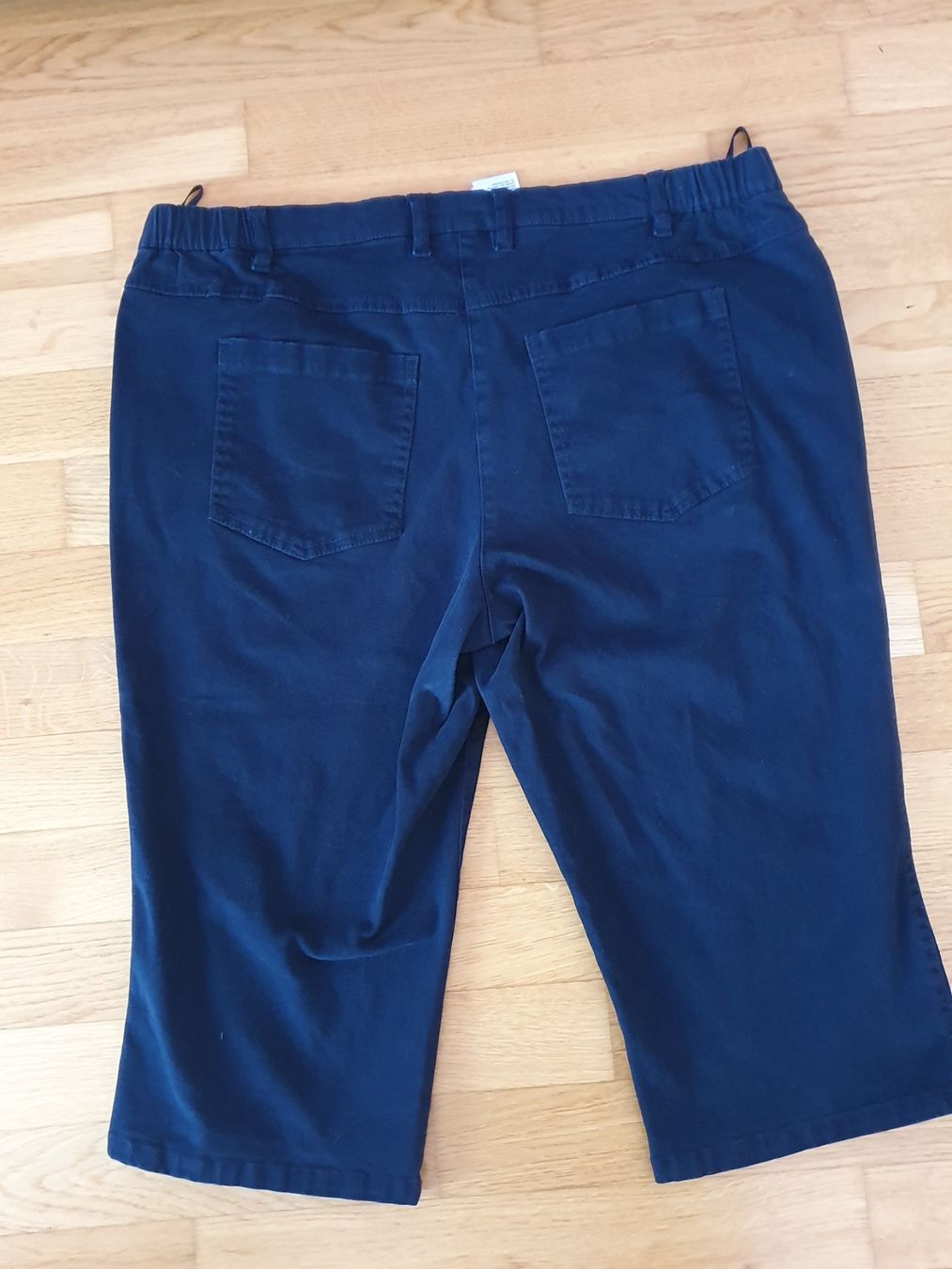 Pantaloni: Capri-Stoffhosen Schwarz Baumwolle Gr. 50 – Usato da Zweidlen venduto da Shubli 2