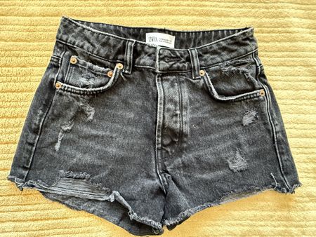 Zara Shorts gr 32