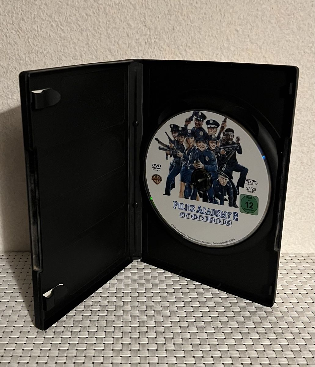 Tutti i DVDs: Police Academy 2 (DVD) – Usato da Flawil venduto da NiceT 2