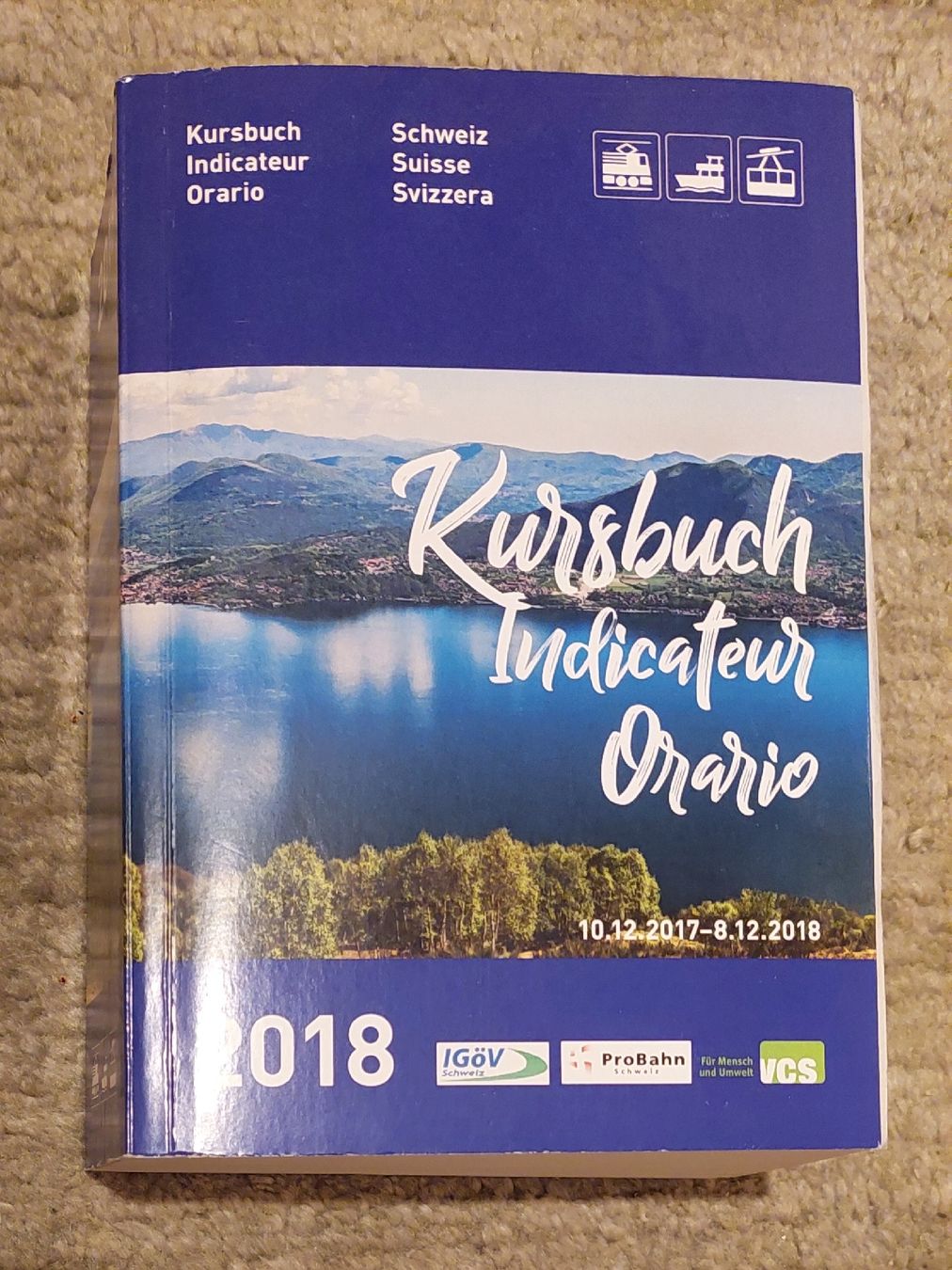 Libri: Kursbuch des schweizer ÖV 2018 – Usato da Zürich venduto da Cortin