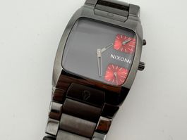 NIXON Herrenuhr läuft / montre pour homme