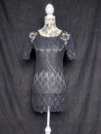 Schwarzes Spitzenkleid Gr. 36  figurbetont
