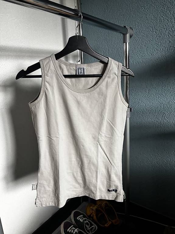 Tops: Top nike – D'occasion à Châtel-St-Denis par leacherre