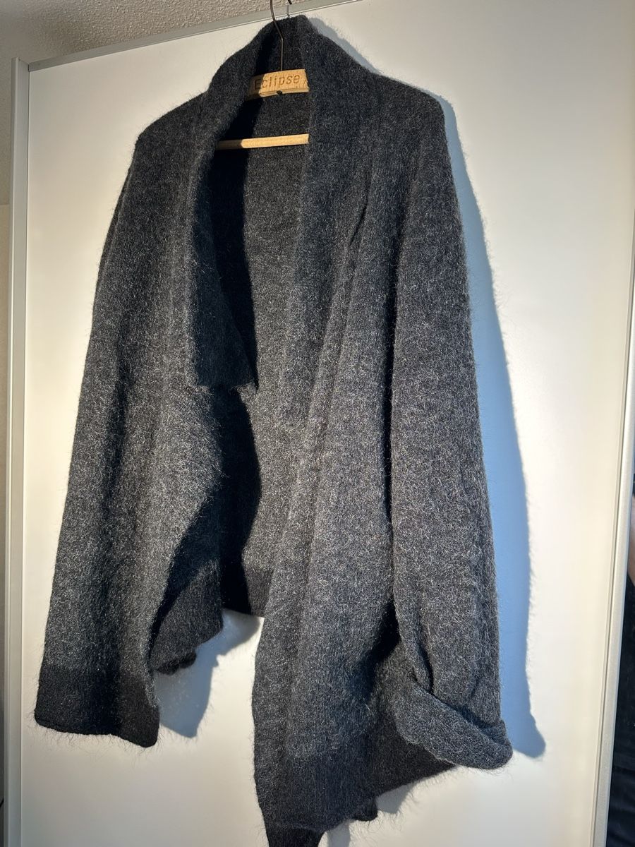 Maglioni & Felpe: Kuscheliger Yukai Cardigan Gr. 46 – Usato da Therwil venduto da jonasiw