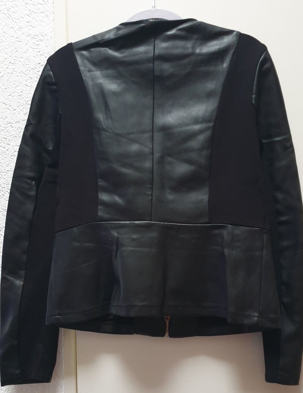 Giacche: Schwarze Kunstlederjacke – Usato da Thun venduto da Vinkaa 1