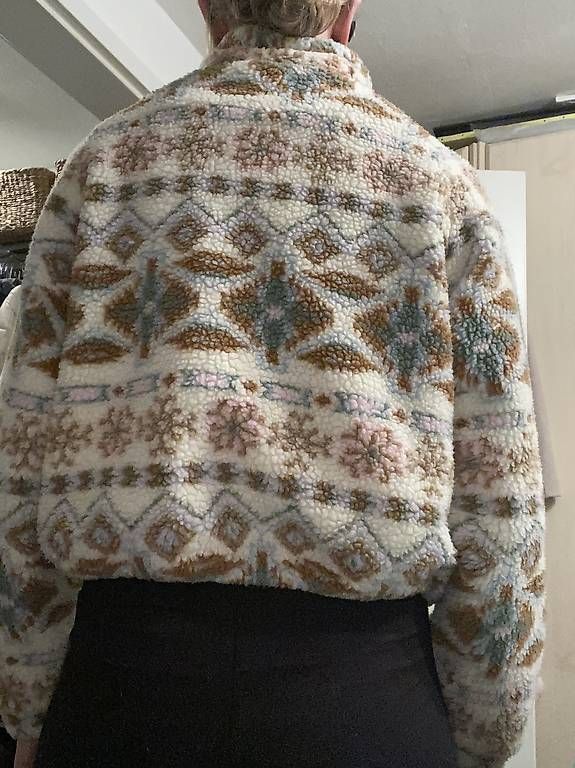 Jacken: Teddyjacke/ Fleecejacke mit Wintermuster  Gr. M – Gebraucht aus ballwil von finduss99 1