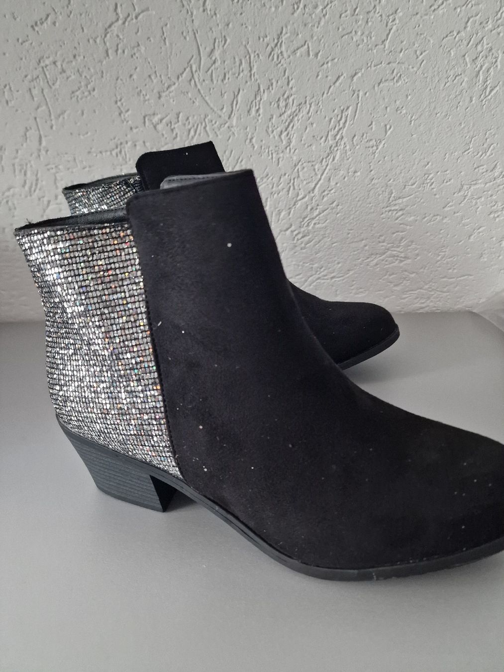 Scarpe da donna: Schwarze Stiefeletten mit Glitzer, Gr. 40 – Nuovo (secondo la descrizione) da Ottenbach venduto da Claurin 2