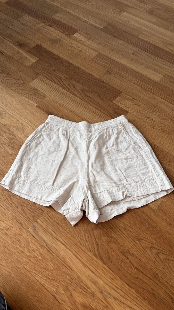 Abercrombie Pantaloni: Shorts beige Abercrombie & Fitch – Usato da Meiringen venduto da marinaz123