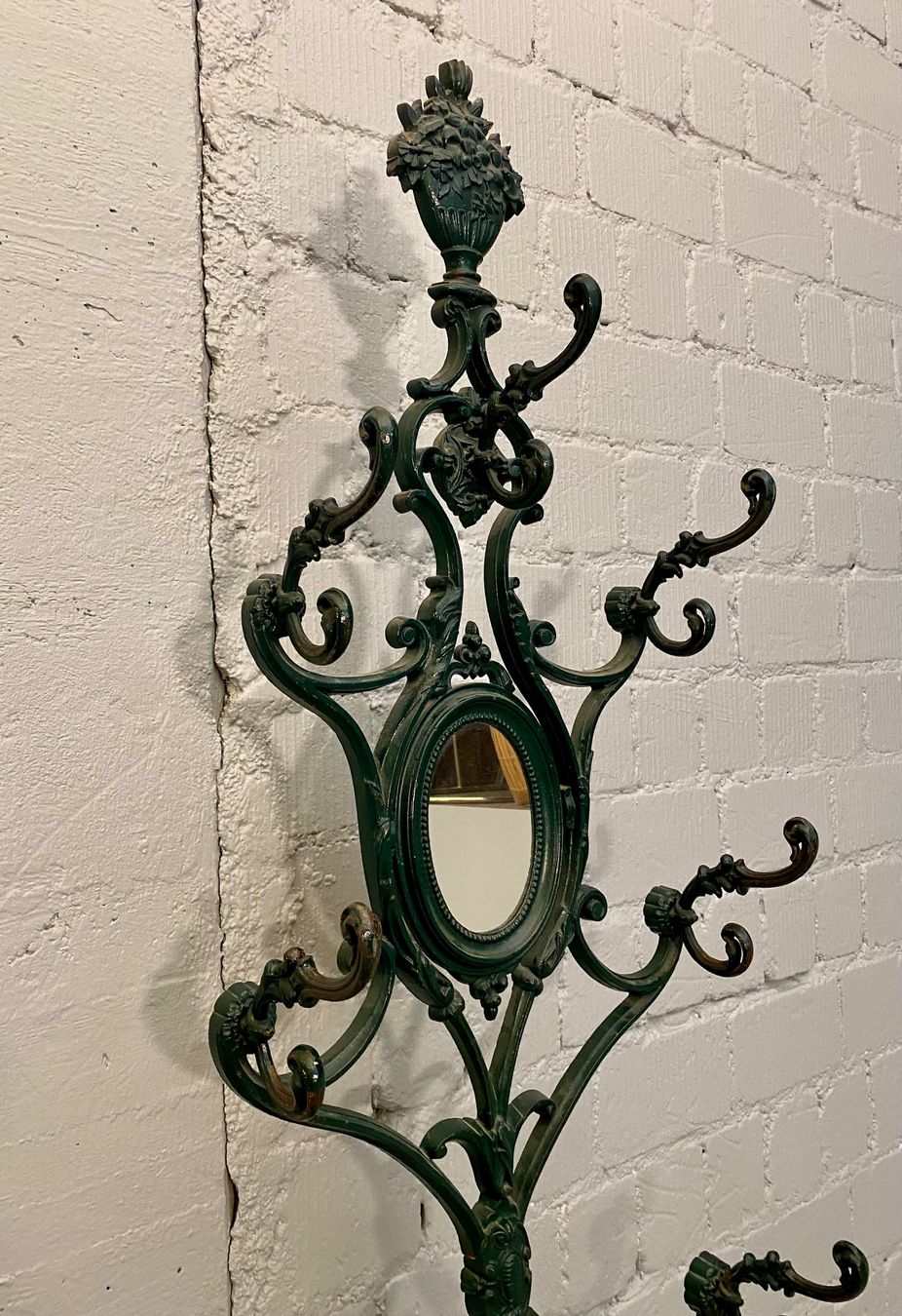 Garderobe: ANTIKE GARDEROBE “GUSSEISEN” – Gebraucht aus Zürich von NIKI777 1
