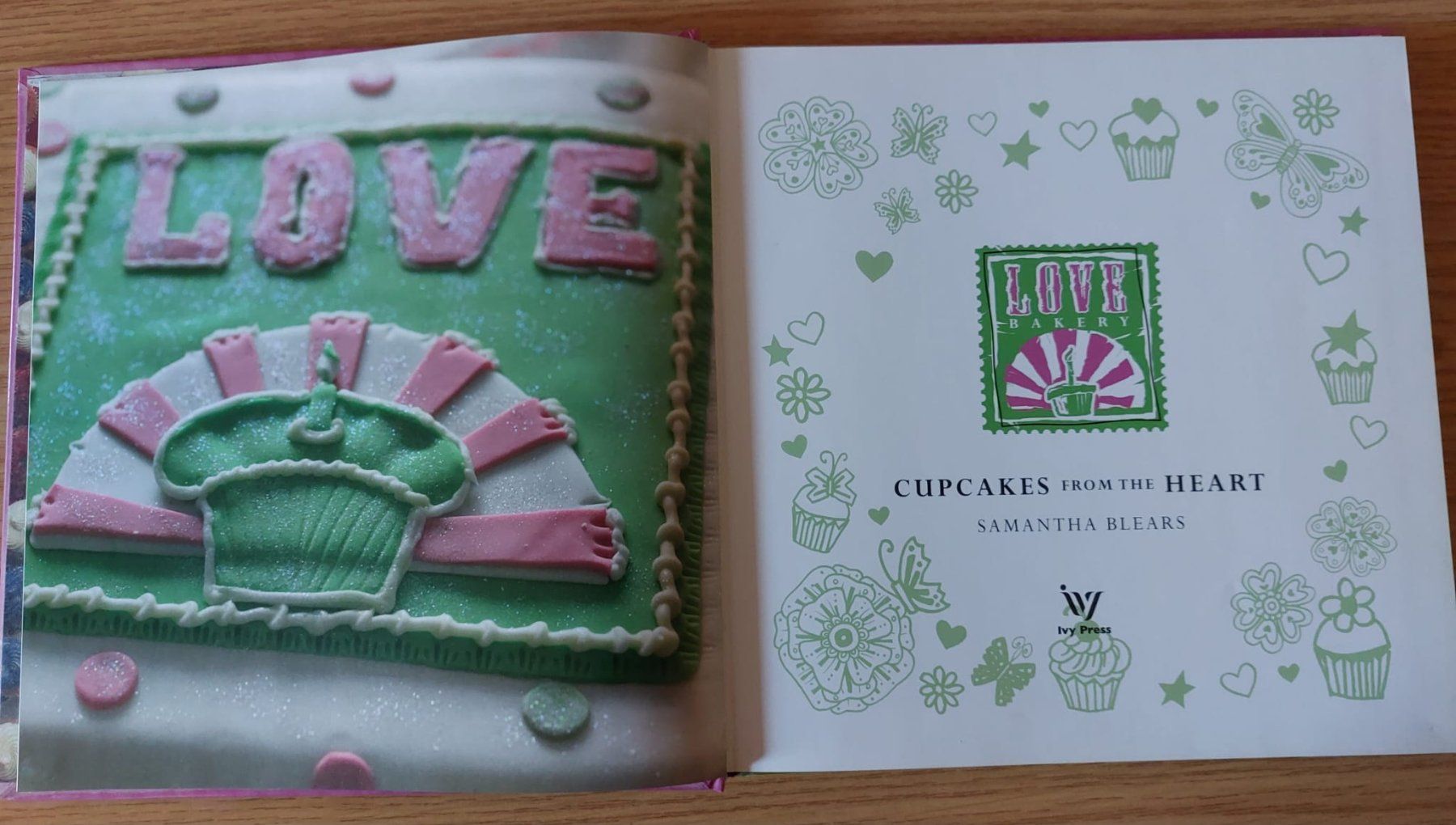 Libri: Cupcakes from the Heart - Backbuch - Samatha Blears – Usato da Urtenen-Schönbühl venduto da Kahru 2