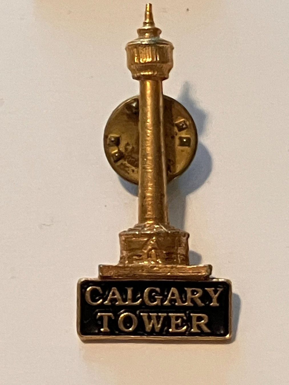 Placchette & Badge: 1 Pin Calgary Tower – Usato da Basel venduto da djwwpp