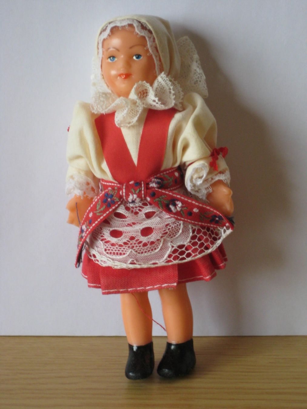 Puppen: Trachtenpuppe, Höhe ca. 15cm – Gebraucht aus Greifensee von Janali01