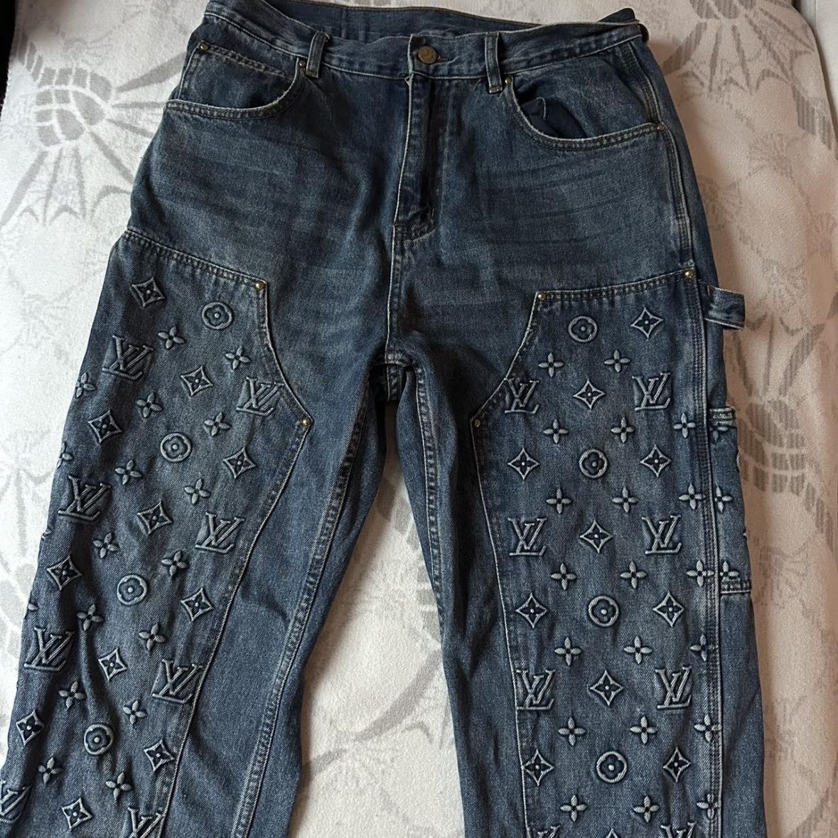 Louis Vuitton Jeans: Louis Vuitton Carpenter pants – Nuovo (secondo la descrizione) da Dättwil AG venduto da lor_wx7h 1