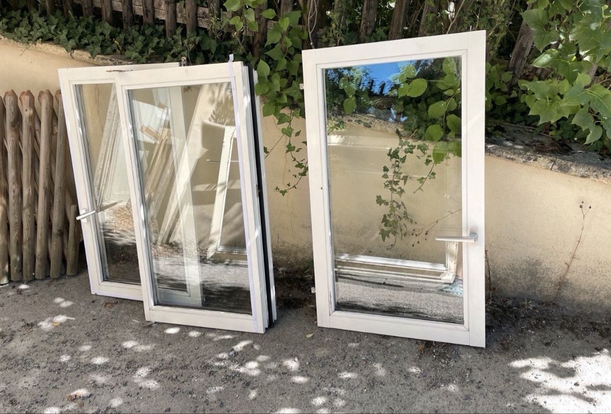 Fenêtres: Holzfenster mit dem Fensterrahmen zu verschenken – D'occasion à Kreuzlingen par Irynaa