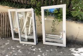 Holzfenster mit dem Fensterrahmen zu verschenken