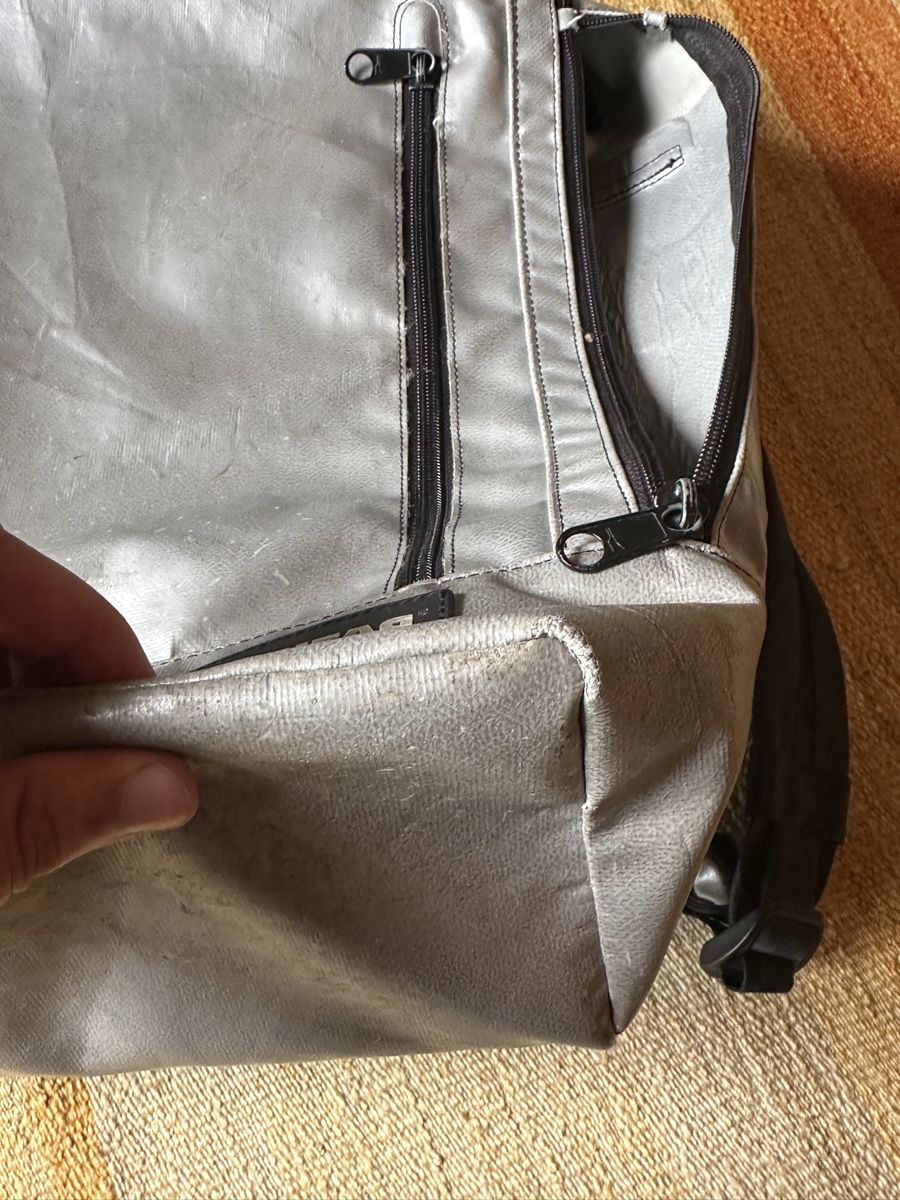 Freitag Sacs à dos: Freitag F306 Hazzard silver backpack – D'occasion à Villars-Burquin par Iliasso 4