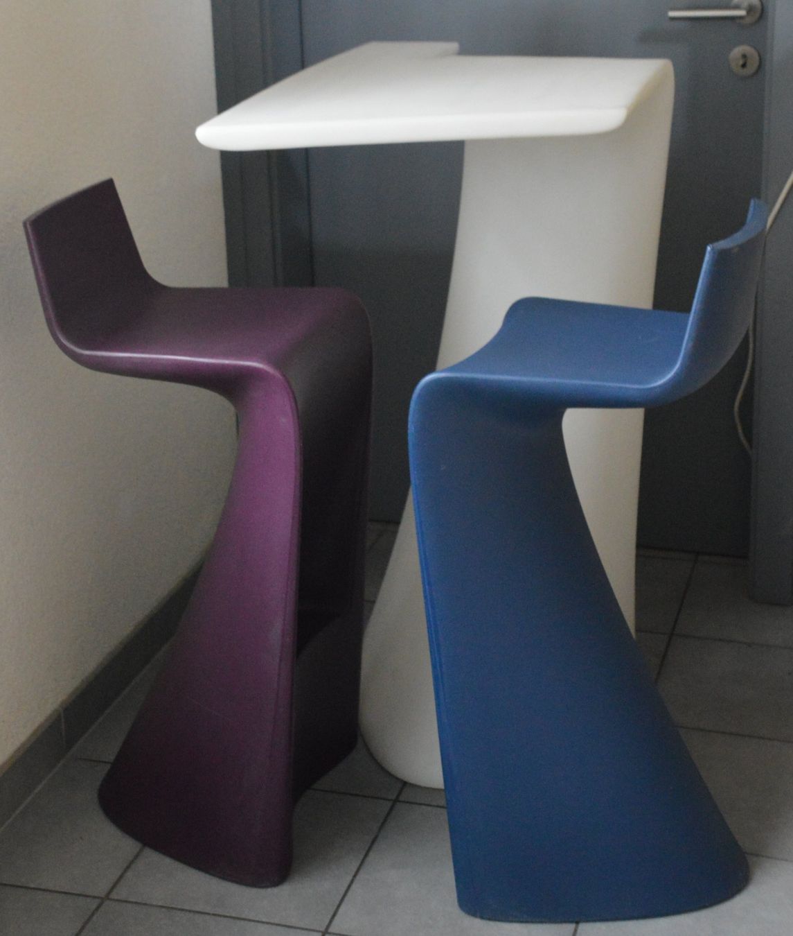 Set di tavolo e panche: Vondom Wing Tisch + 2 x Stühle /  table + 2 x chaises – Usato da Collonges venduto da arashee 1