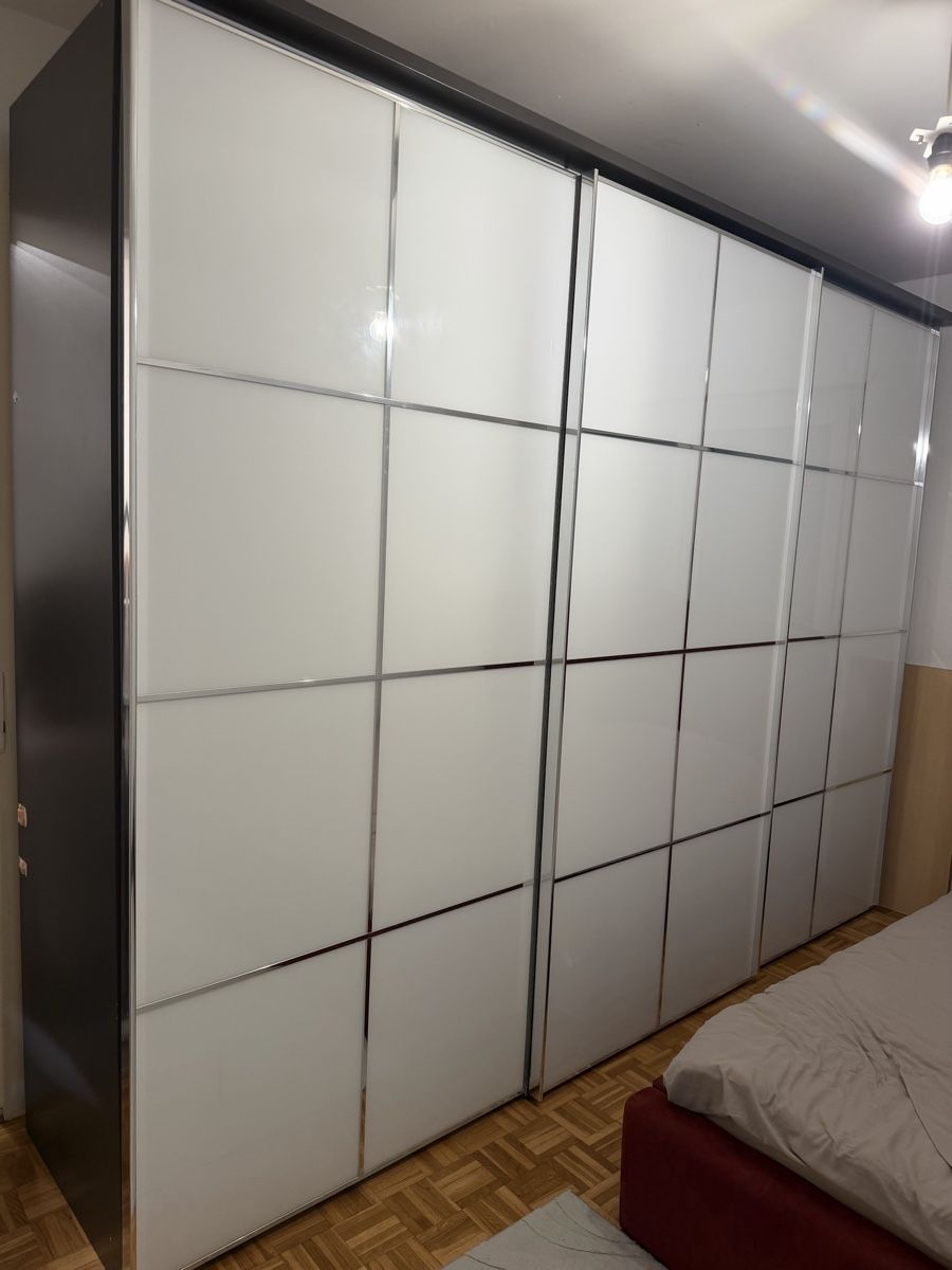 Schränke: GRATIS Kleiderschrank + Nachtkästchen – Gebraucht aus Spreitenbach von daorsaba