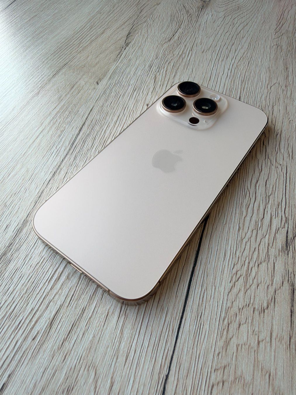 Apple Telefoni cellulari / Smartphones: iPhone 16 Pro 256GB – Usato da avenches venduto da emi_26wq 1