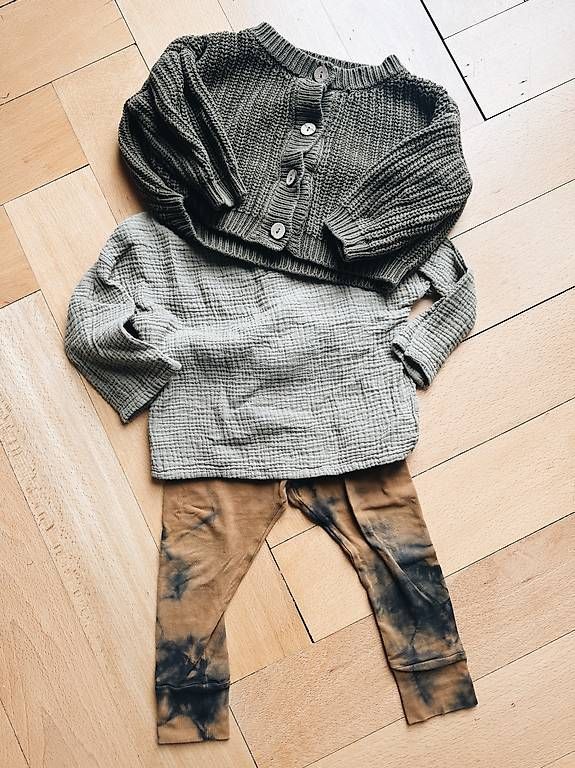 Lotti di vestiti: Coolstes Simple Folk Outfit – Usato da Zürich venduto da designloverin