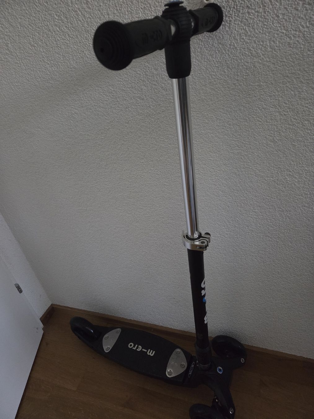 Micro Kickboard: Micro Scooter Roller schwarz guter Zustand – D'occasion à Tagelswangen par Nexus7778 2