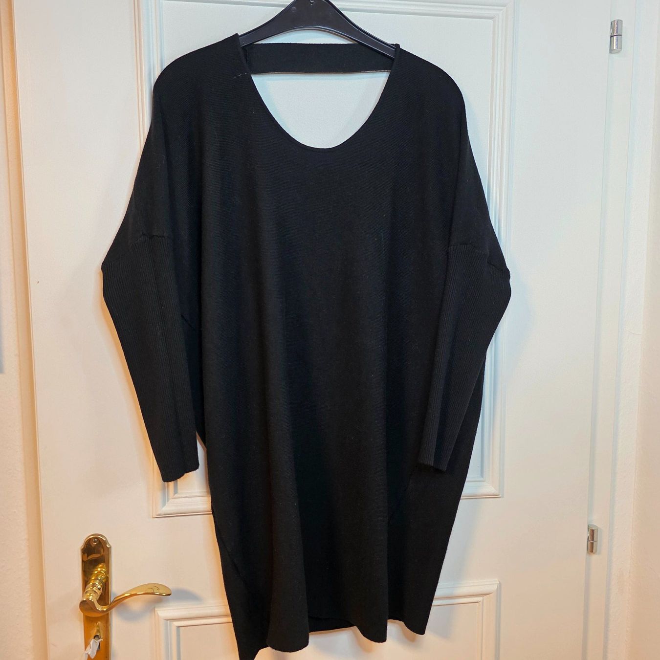 Maglioni & Felpe: Schwarzer Pullover 38/40 länger mit Detail – Usato da Wald ZH venduto da CapLux 4