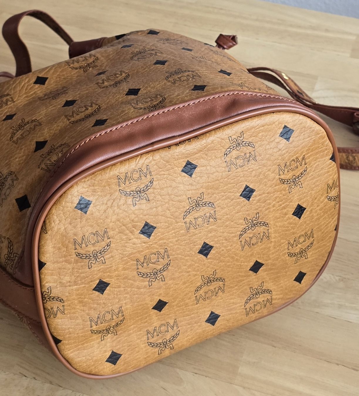 Mcm Taschen für Damen: MCM Beuteltasche Medium Cognac Canvas – Gebraucht aus Niederteufen von Mira_72 2