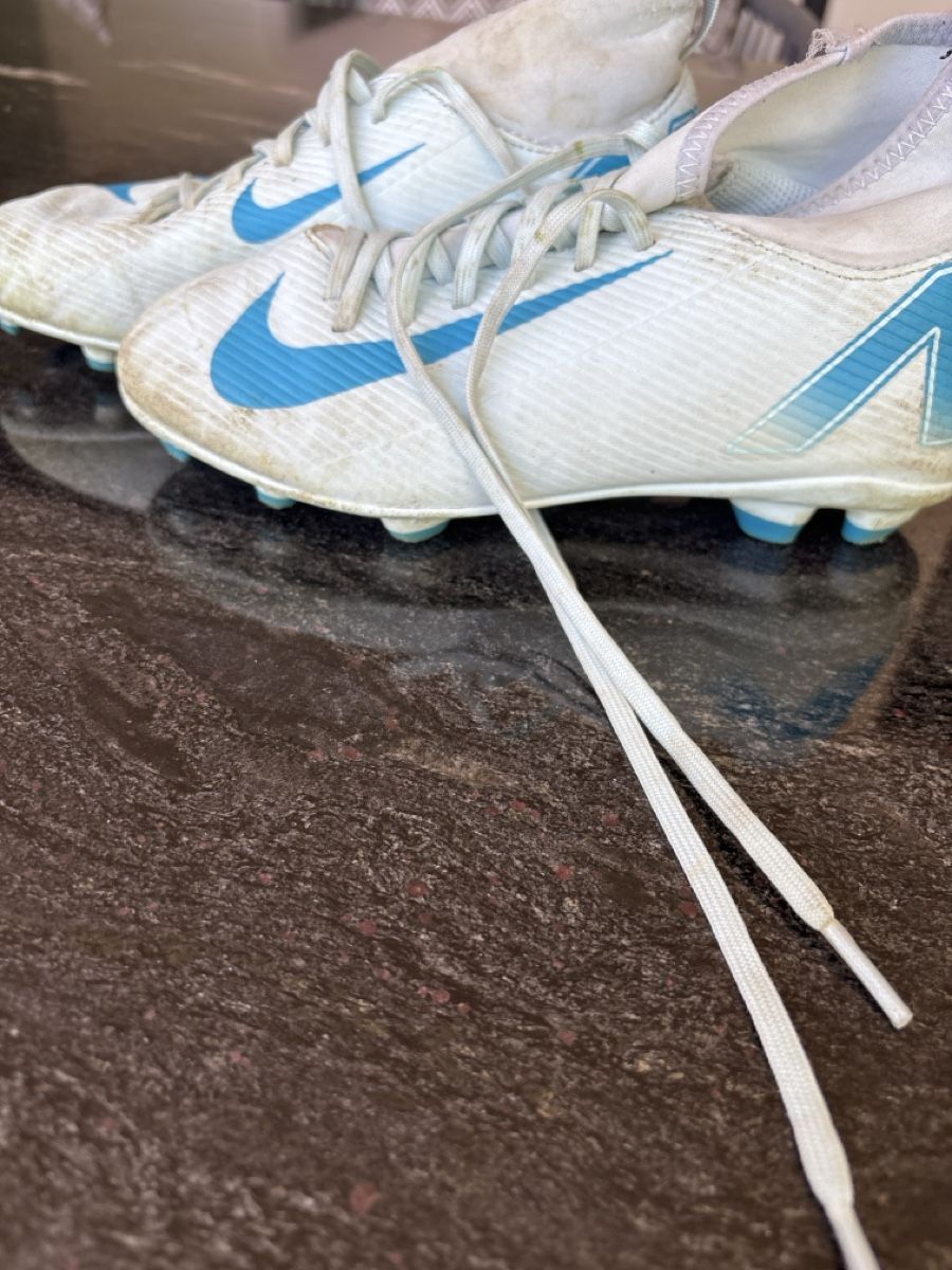 Chaussures garçon: Nike Fußballschuhe  – D'occasion à Salenstein par sehrgut 2
