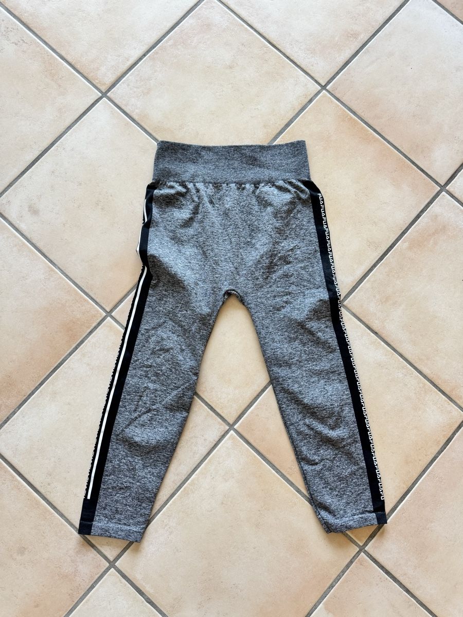 Fila Leggings: capri de sport fila – Usato da Lonay venduto da nei_79jc