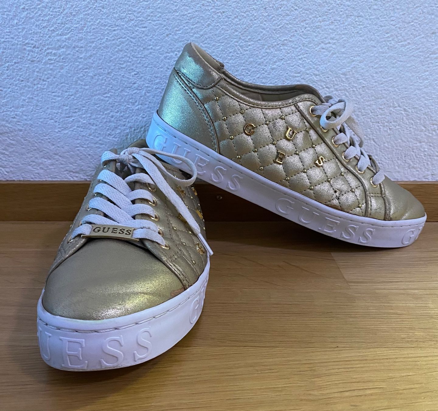 Guess Scarpe da donna: Guess Sneaker Gr.38 – Usato da Herisau venduto da Seyashop1 4