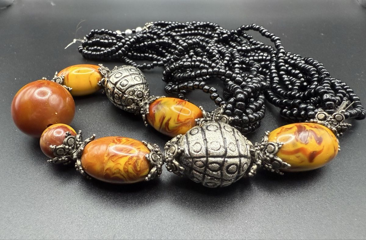 Catenine: Vintage Halskette orange und schwarz – Usato da Lamone venduto da LaCantinaMagica