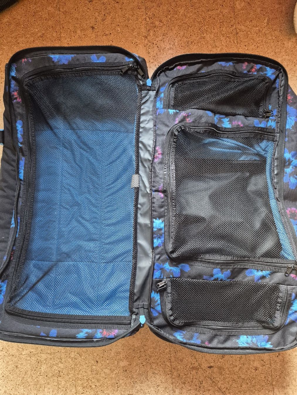 Dakine Reisekoffer: Dakine Reisekoffer – Gebraucht aus Steffisburg von Anjah99 1