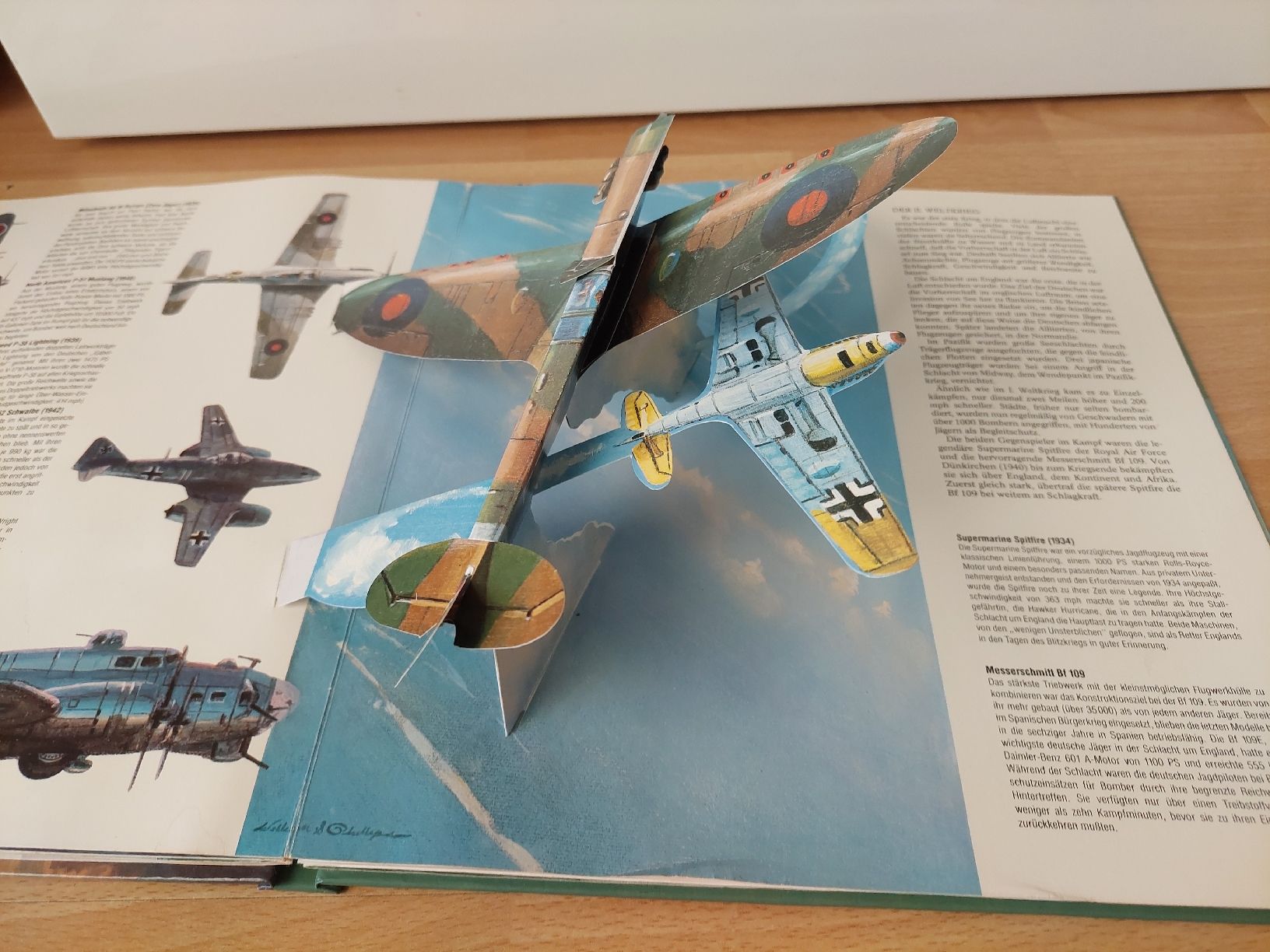 Libri: Flugzeuge Pop-Up Buch, 1985 – Usato da Magden venduto da jukajo52 3