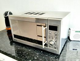 Micro-ondes Koenig en inox, parfait état, prêt pour l'été!
