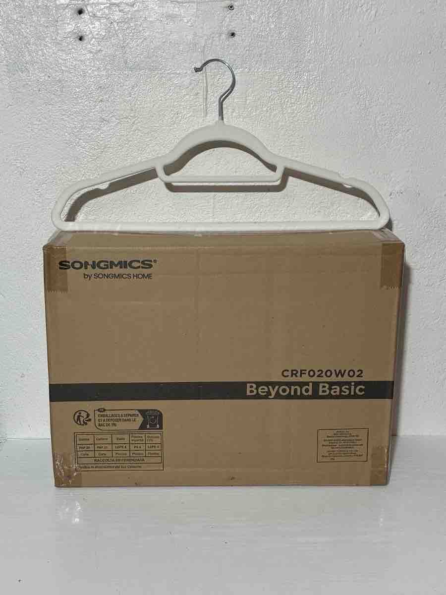 Appendiabiti: Cintres Songmics Beyond Basic blanc, neufs 50 pièces – Nuovo e nell'imballaggio originale da Confignon venduto da Passion_Grenat 1