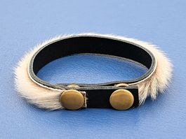 Lederarmband mit Seehundfell aus Norwegen