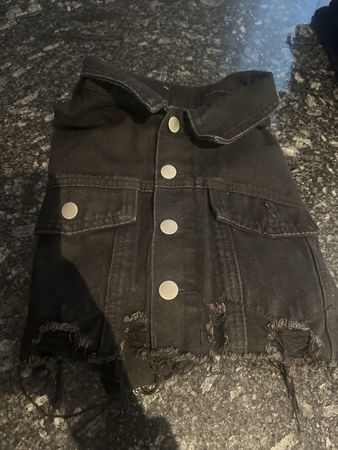 Schicke Jeansjacke in Schwarz, ideal für den Sommer!
