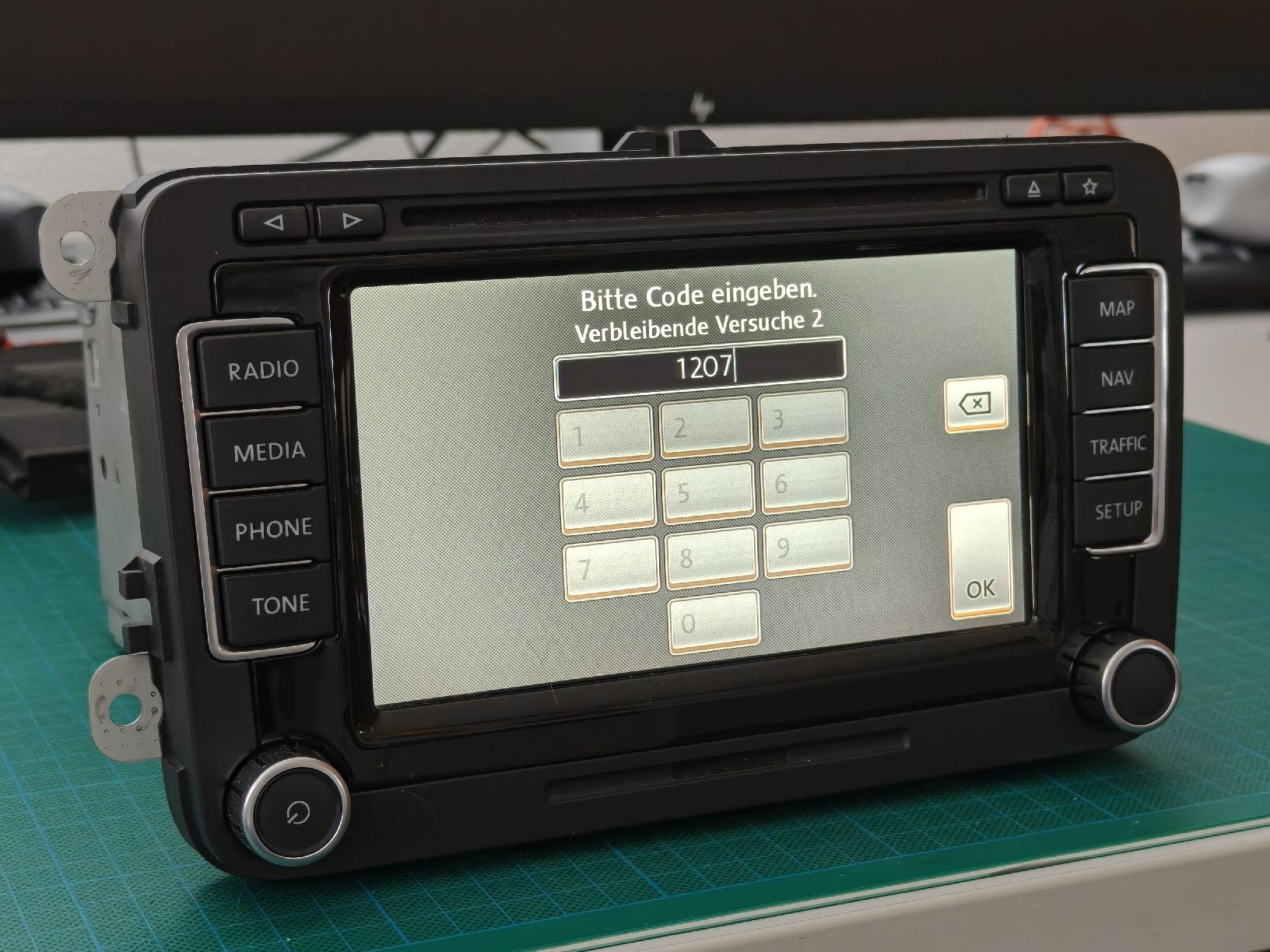 Navigatori: VW RNS 510 Navigationsgerät mit DAB+ – Usato da Niederuzwil venduto da Roepps 1