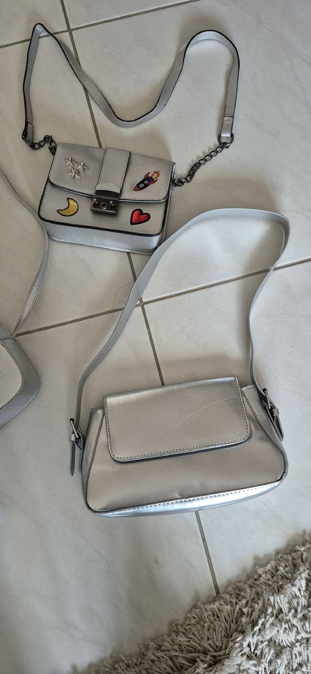 Borse da donna: 5 Nagelneue kleine silber Handtaschen – Nuovo (secondo la descrizione) da Aesch BL venduto da Moni1211 2