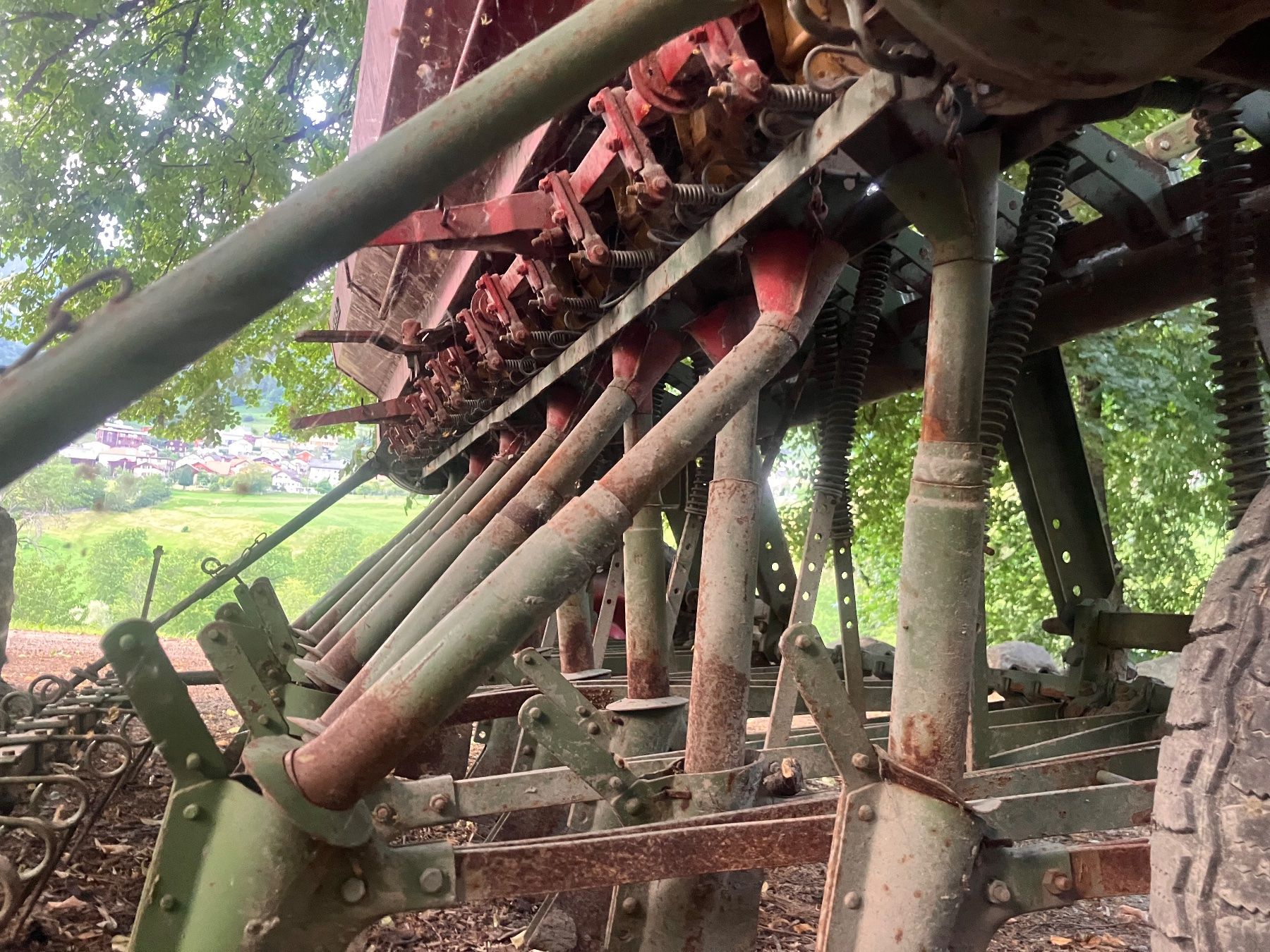 Nodet Alle Maschinen: Nodet Sämaschine – Gebraucht aus Tumegl/Tomils von Oerlikon78 5