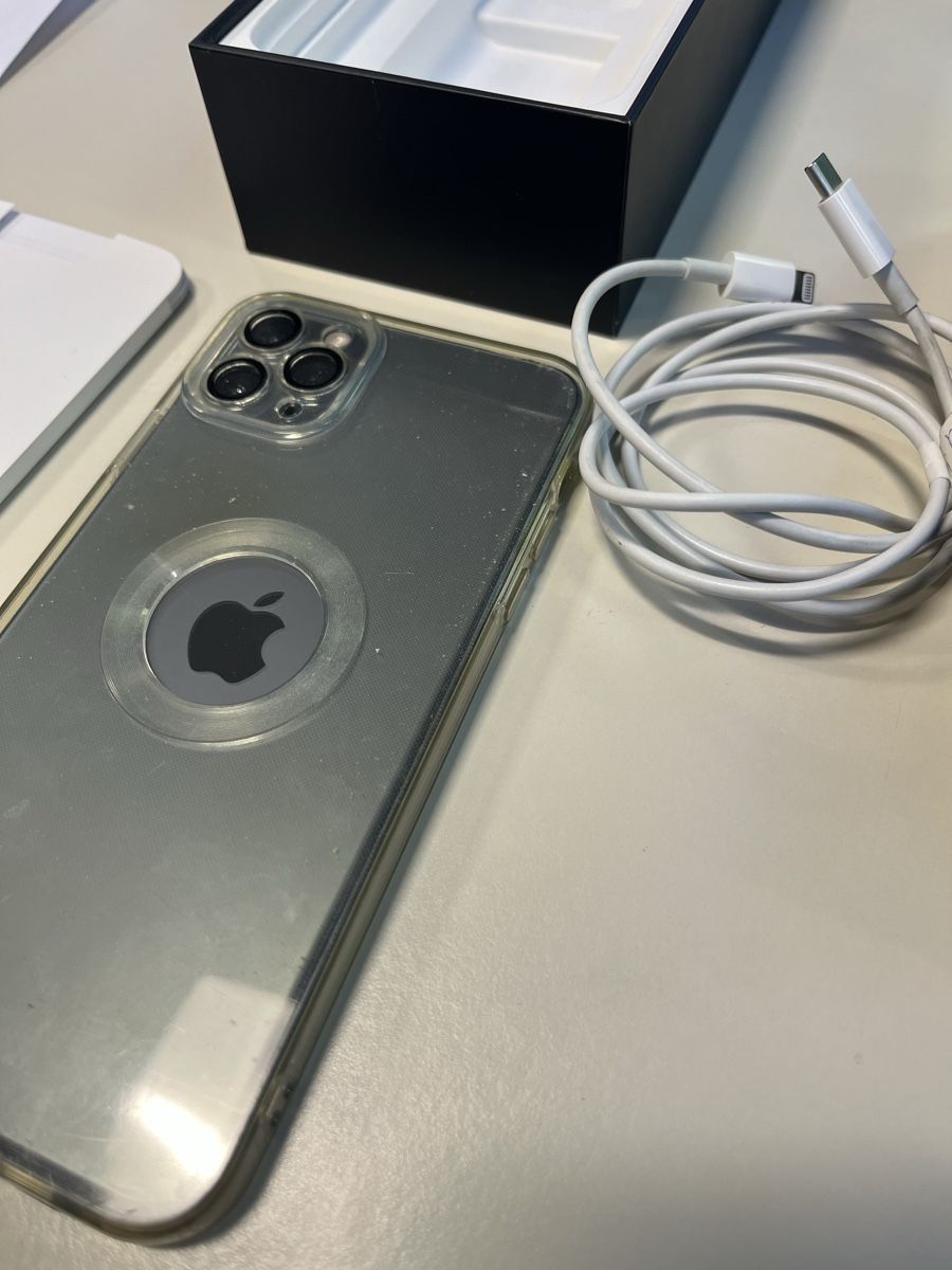 Apple Telefoni cellulari / Smartphones: iPhone 11 Pro Max - 256GB - batterie neuve – Usato da Neuchâtel venduto da jeromecurty 2