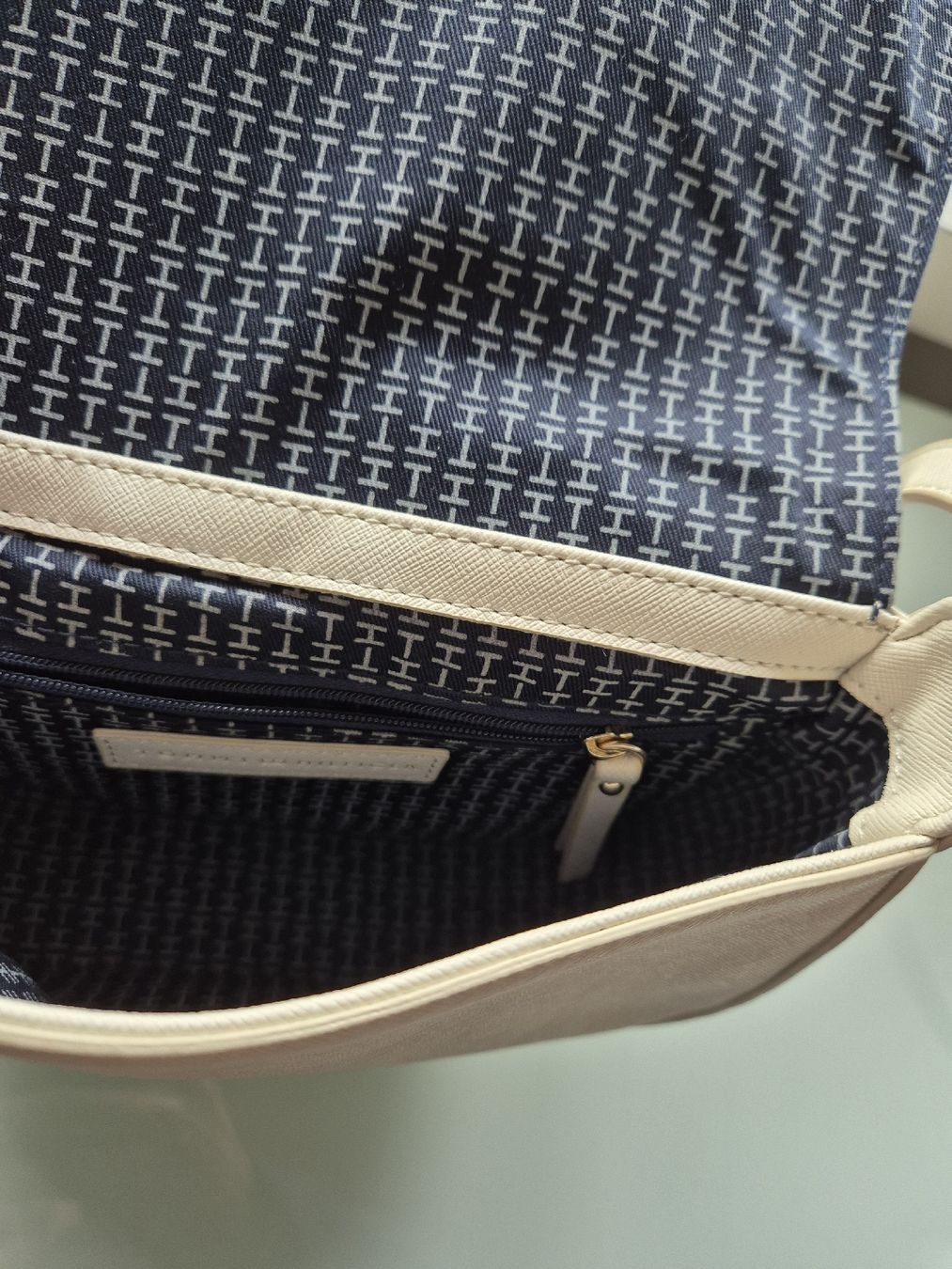 Tommy Hilfiger Taschen für Damen: Tasche – Gebraucht aus Ebmatingen von Gelegenheit77 6