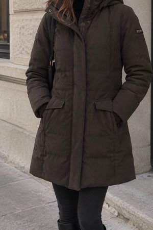 Dunkelbrauner Daunenmantel Woolrich Damen
