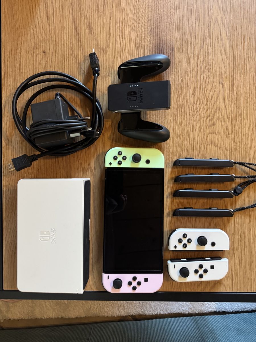 Nintendo Console: Nintendo Switch Oled – Usato da Riedtwil venduto da larasommerhalder 1
