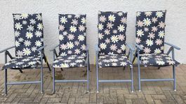 4er Set Gartenstühle inklusive Kissen mit Blumenmuster