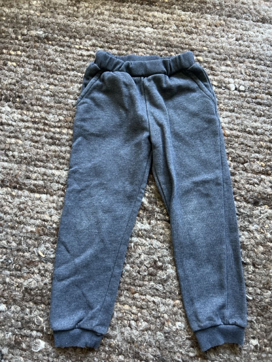 Pantaloni: Kinder Trainingshose Gr 110 – Usato da Winterthur venduto da LeonoraCor